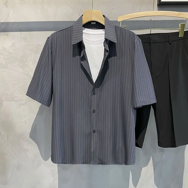 

Летняя легкая роскошная повседневная полосатая рубашка с короткими рукавами, модная мужская простая универсальная дюймовая одежда с лацканами, японская элитная рубашка