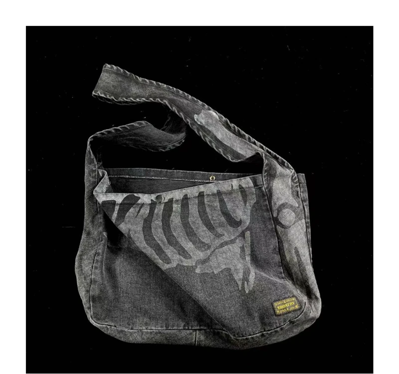 

2022 High luxury KAPITAL Bone Canvas Bag Backpacks Men Women Best Quality Vintage Green Ripple Crossbody Bag 094