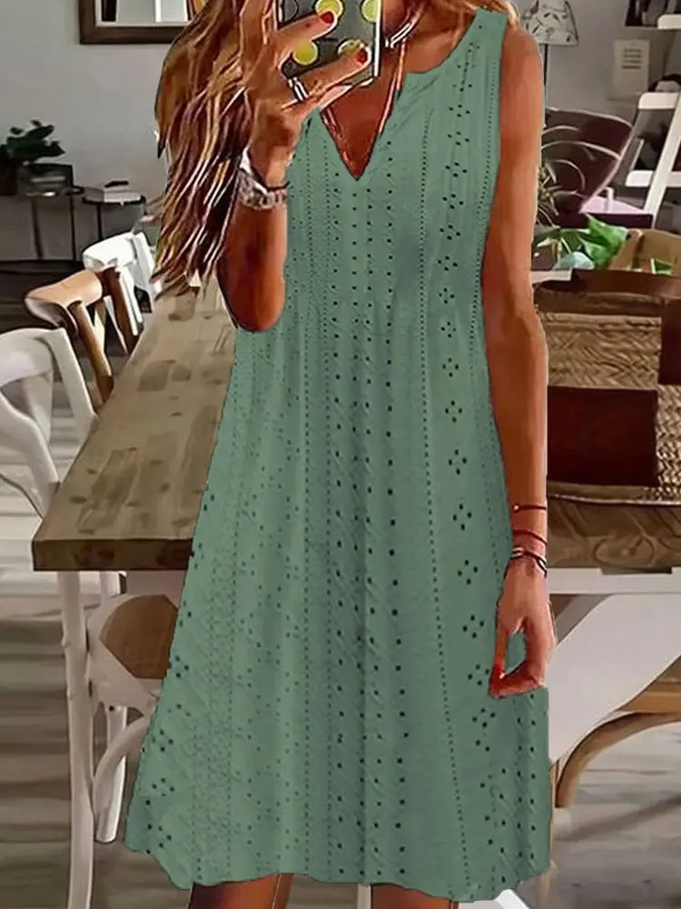 2024 European and American plus size women's summer new product: wispy jacquard V-neck sleeveless loose solid color dress