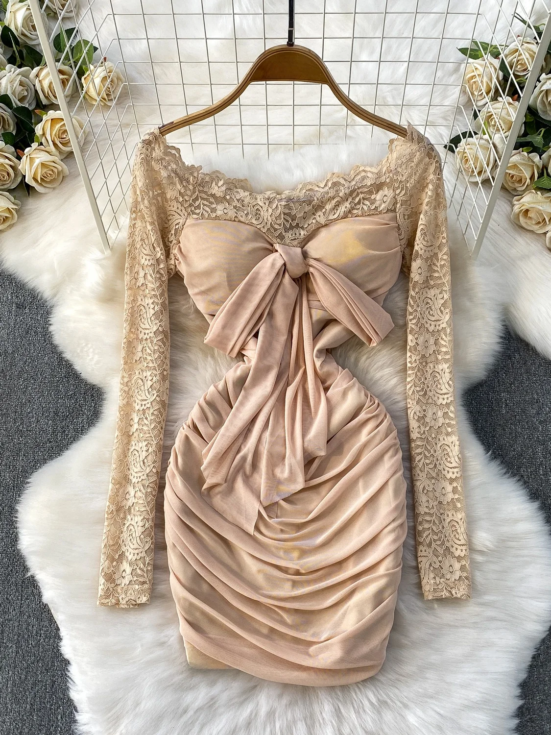 

Комплект: бюстгальтер Pure Desire с кружевными вставками и пуш-ап эффектом, а также женская осенне-зимняя плиссированная облегающая юбка с завышенной талией и эффектом утяжки на завязках