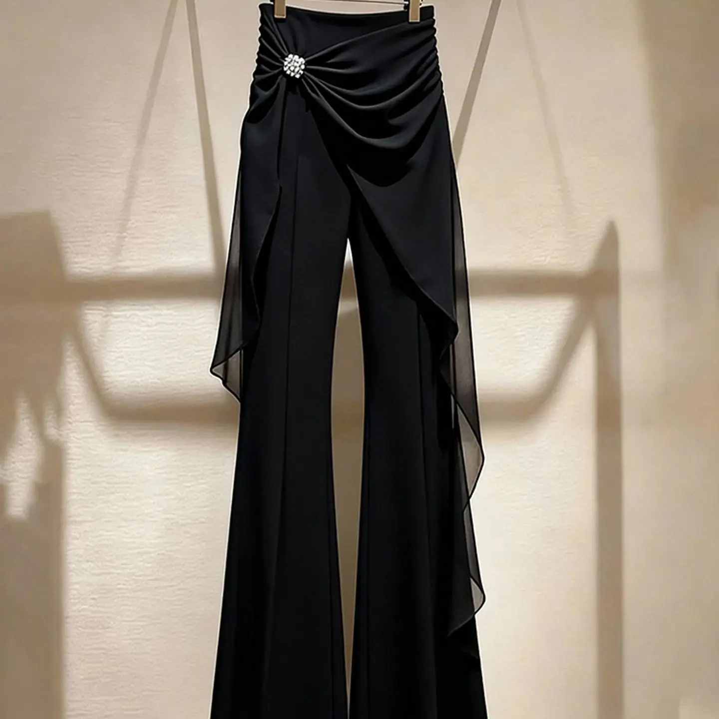 

Niche design sense black streamer wide-leg pants women's clothing 2026 winter high waist thin straight narrow casual trousers