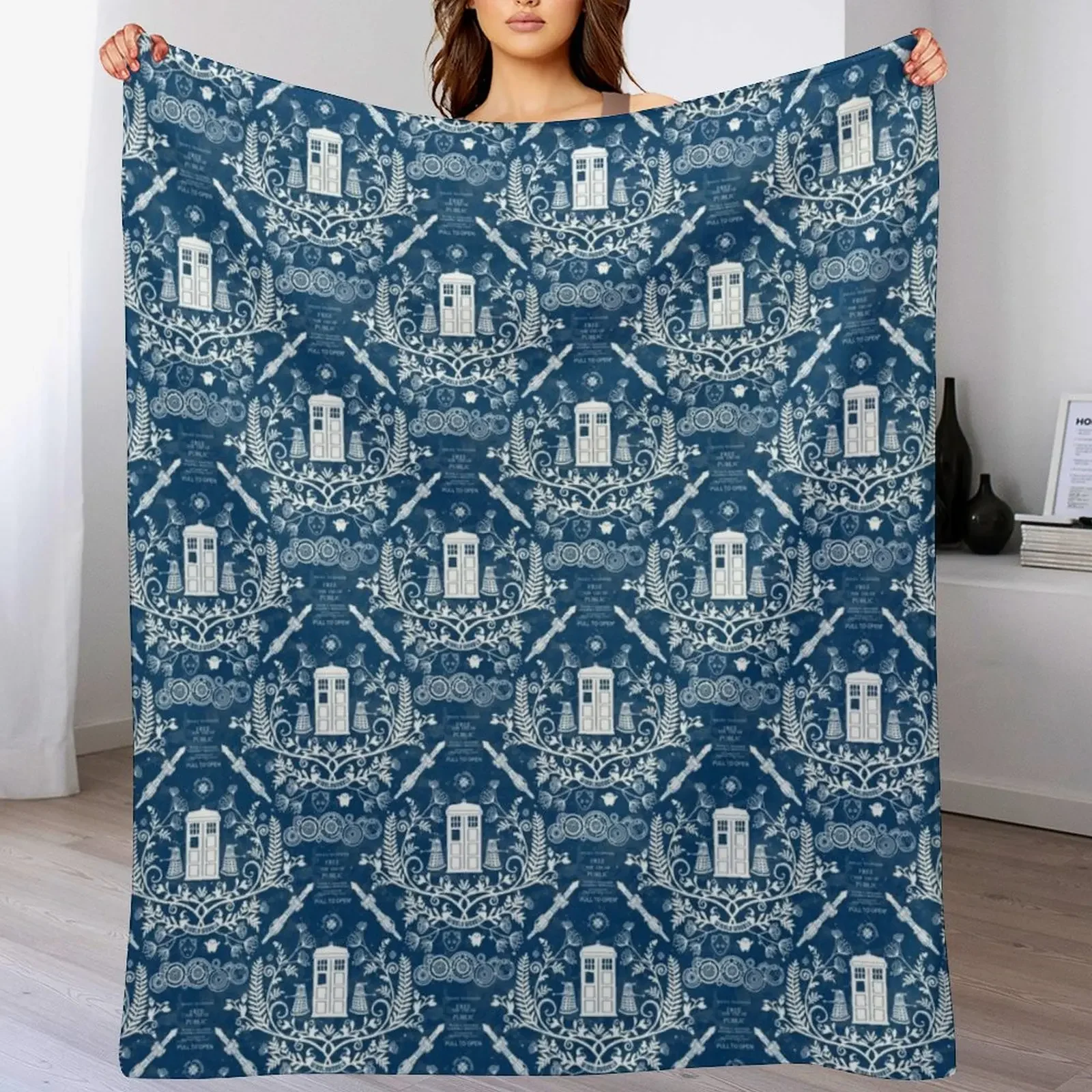 

Who Damask Throw Blanket Loose blankets ands manga Picnic Blankets