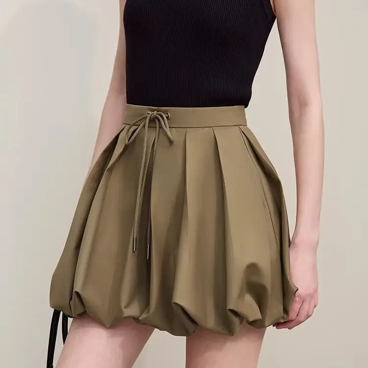 

2026 spring new age-reducing literary sense pleated strap bud-type casual shorts women's small pants