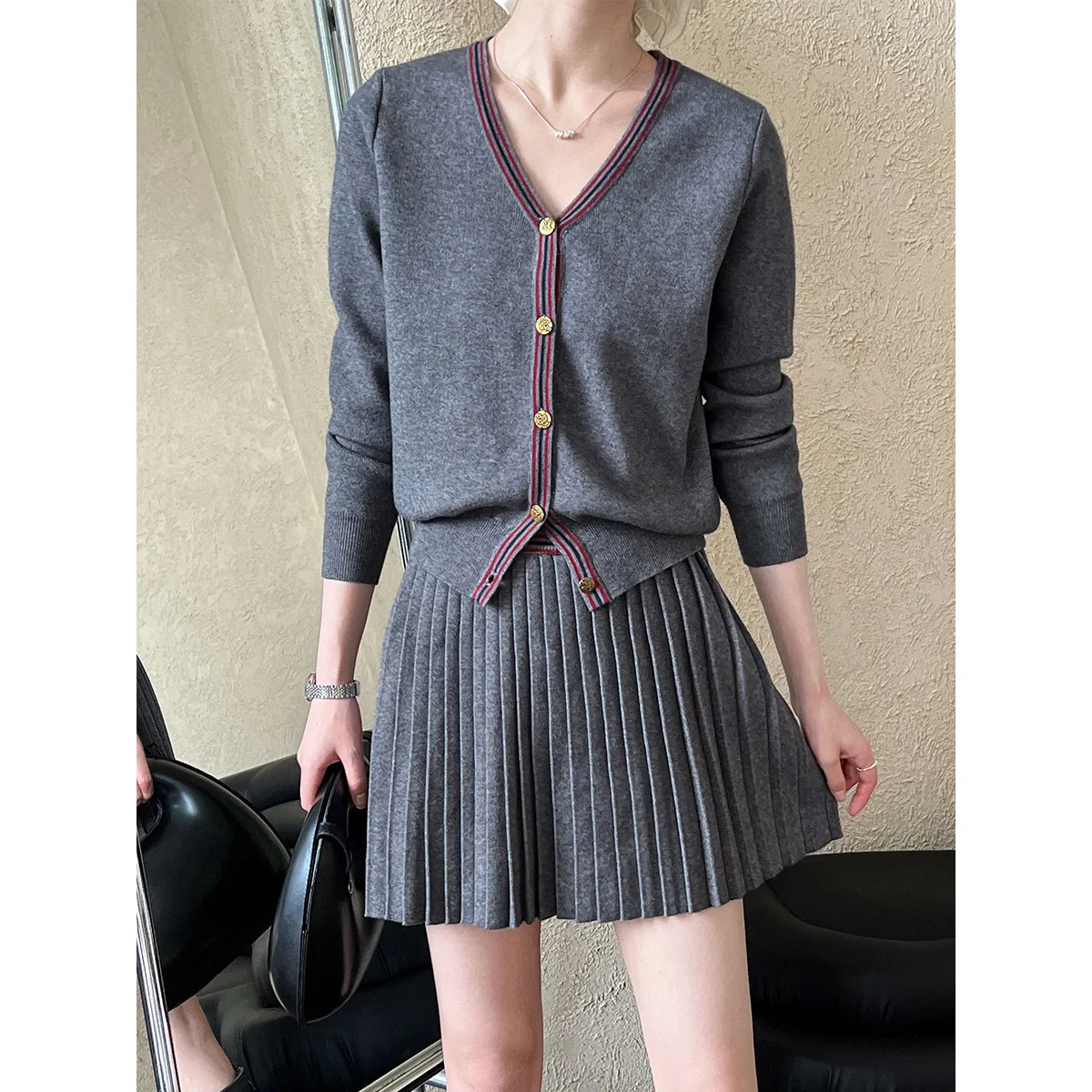 

Autumn and Winter New Slimming and Age-reducing Hot Girl Knitted Cardigan Jacket Preppy Pleated Skirt Two-piece Sweater Girl