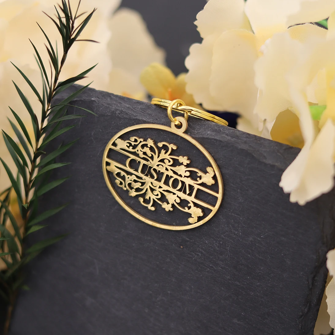 QIAMNI مخصص محفورة تاريخ اسم رقم المفاتيح الفولاذ المقاوم للصدأ شخصية لوحة مفتاح سلسلة هدية مخصصة زهرة كيرينغ