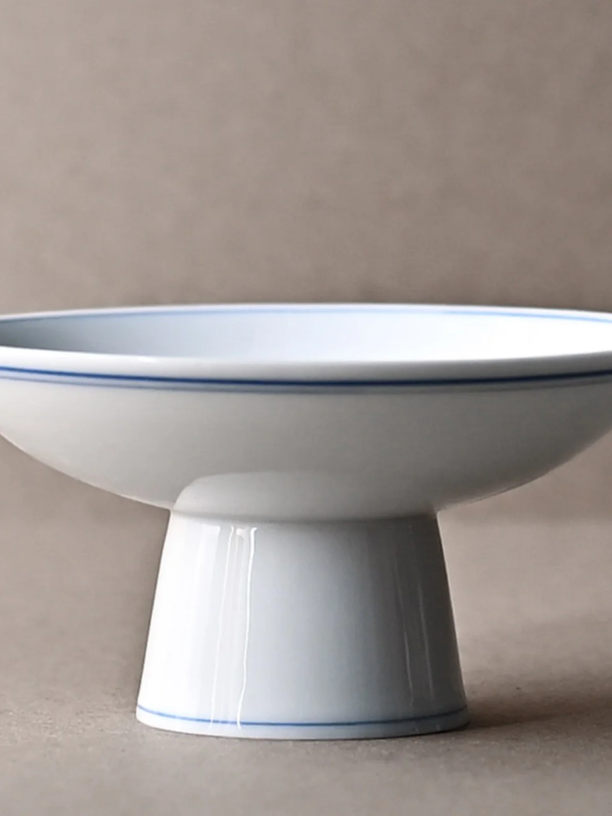 Plato de porcelana azul de Jingdezhen con pie alto, pequeño, para postres, té, aperitivos, frutas, estilo chino, hecho a mano.