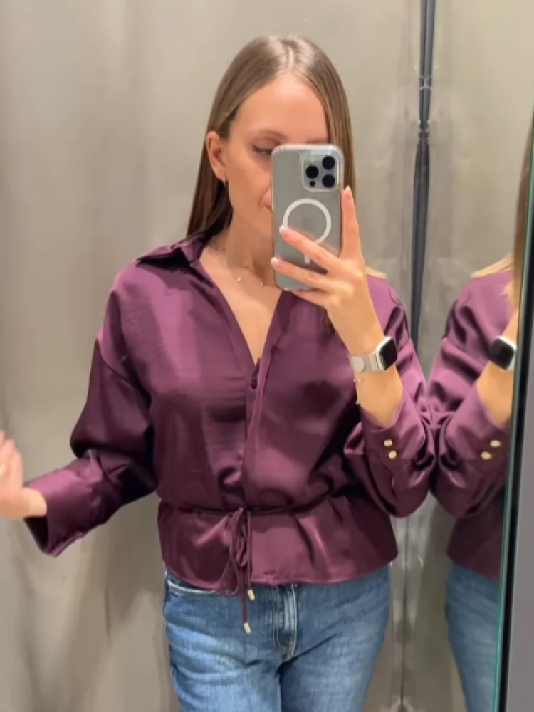 Eleganckie jesienne bluzki damskie, codzienne bluzki z dekoltem w serek, zapinane na guziki, pulowery, topy, satynowe bluzki sznurowane, nowa moda damska 2025.