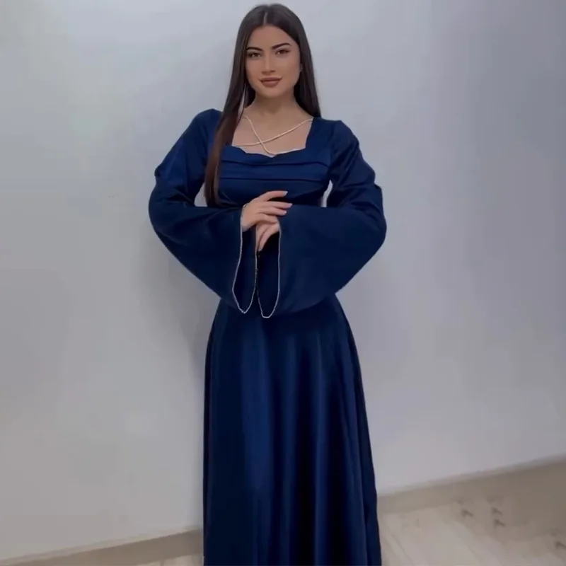 

2025Новое внешнеторговое новое однотонное платье со свободным воротником и широкими рукавами