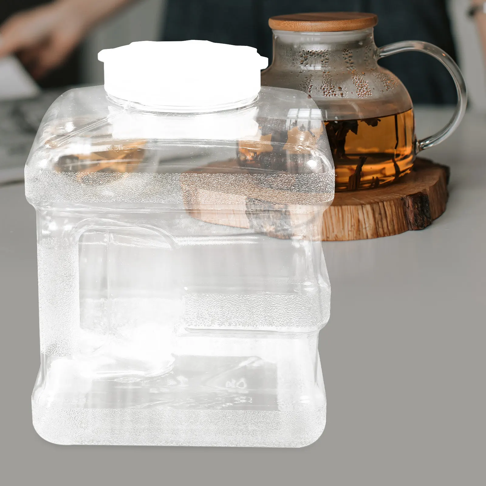 

Прочный кувшин для воды из поликарбоната с эргономичной ручкой, легкий, с герметичной крышкой, для кемпинга, походов, путешествий и активного отдыха