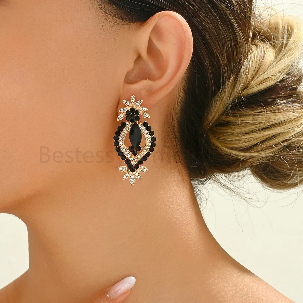 هندسية كلاسيكية تصميم الأزياء شنقا قلادة الأقراط للنساء الفاخرة عالية الجودة الحلو الرومانسية مجوهرات الزفاف الإكسسوارات