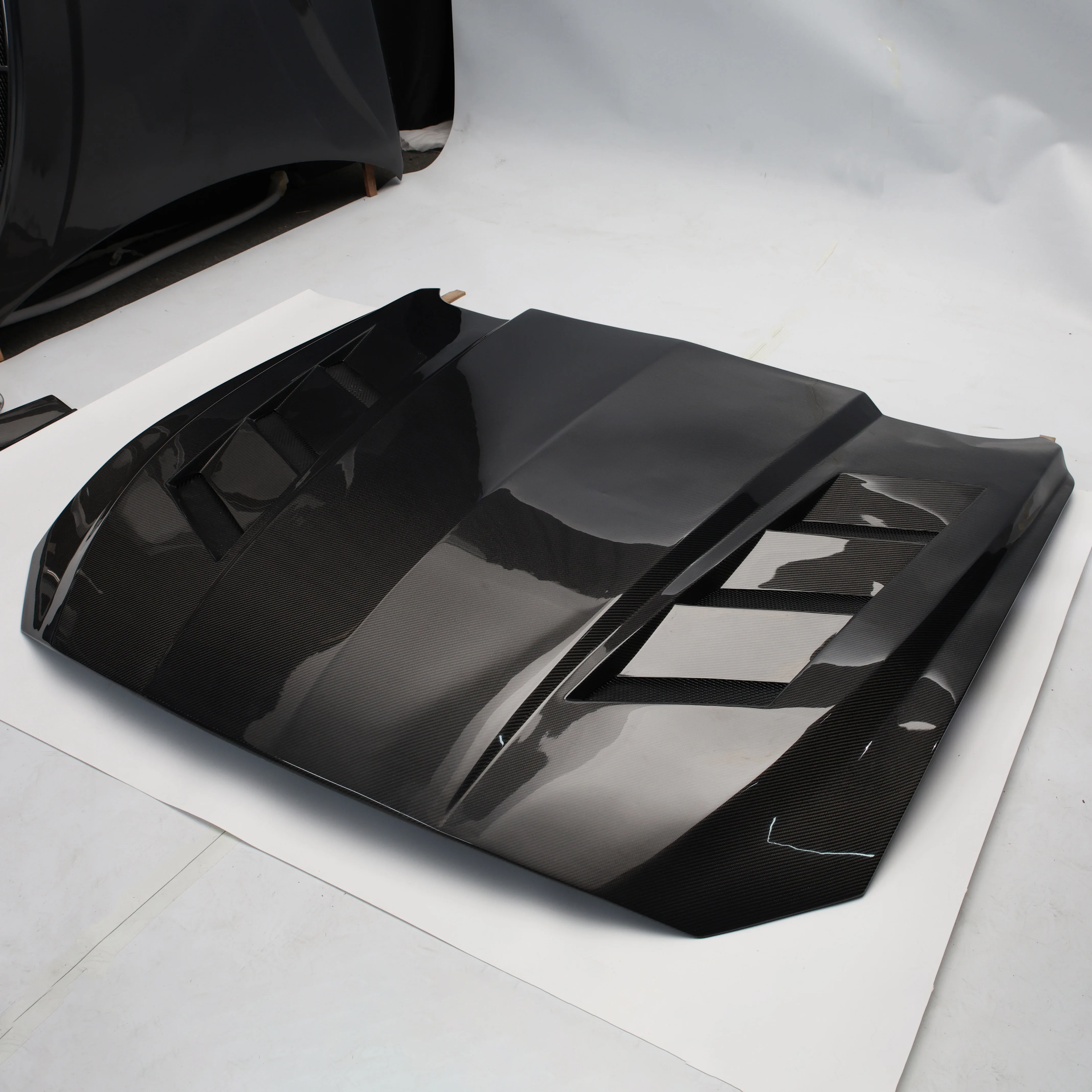 004 Style Carbon Fiber Front Engine Bonnet Hood Vent New Condition for Ford Mustang 2018-2023,100% tested