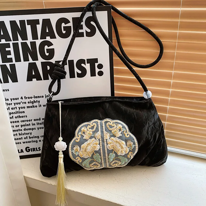 

New Chinese Style Embroidered Shoulder Bag Tassels Design Crossbody Bag Fashion Casual Women'S Handbag