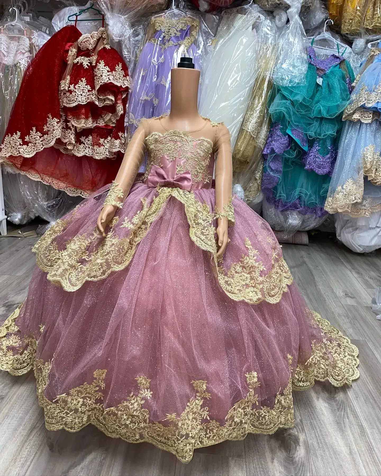 

Пыльно-розовое платье с цветочным узором для девочек на свадьбу, блестящее тюлевое платье с золотыми аппликациями длиной до пола, платье для дня рождения, банкета, выпускного вечера