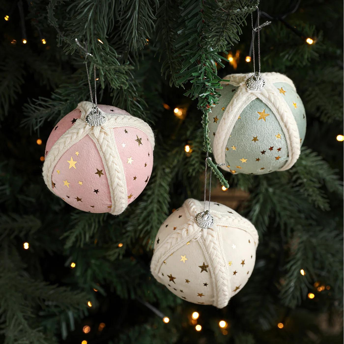 

2026 New 8CM Foam Ball Christmas Tree Hanging Decoration Hanging Ball Star Fabric Printing Ball Decoration Arrangement