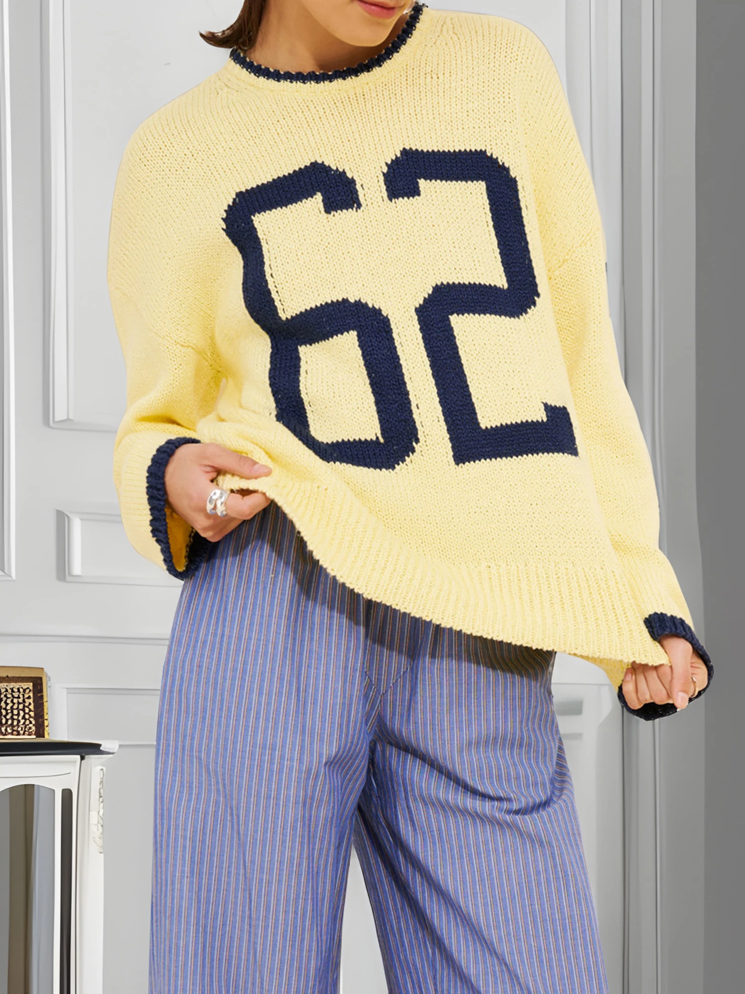 سترة نسائية متماسكة مع رقبة دائرية مضلعة وأكمام طويلة - سترة صوفية مريحة لفصول الخريف والشتاء