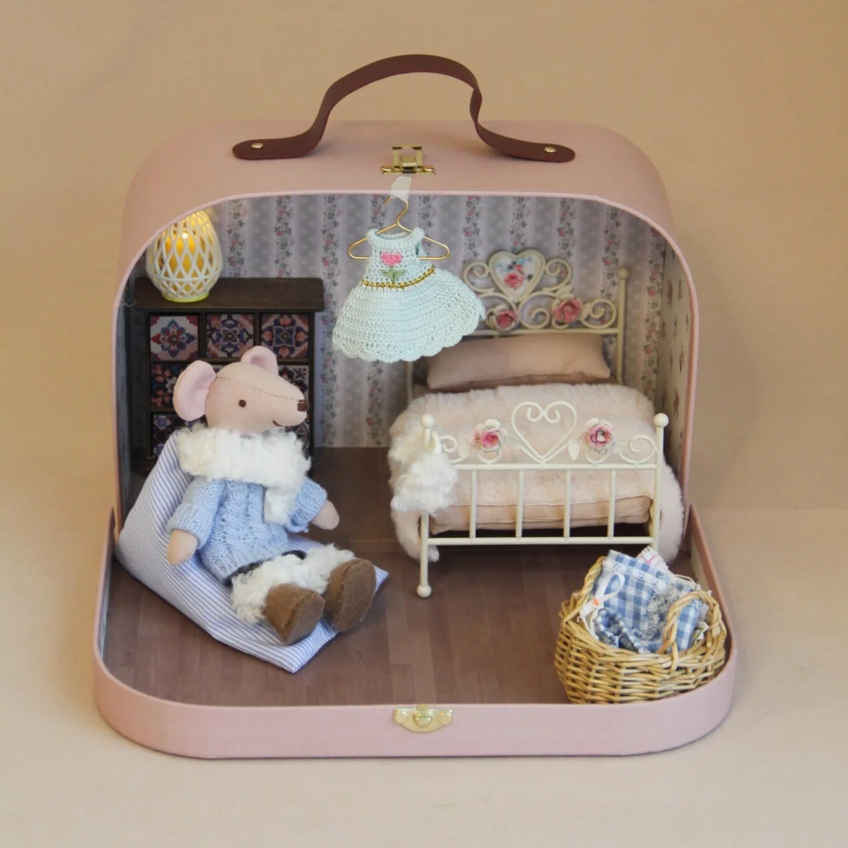 15cm Mouse with Interchangeable Sweater and Scarf Outfits Ob11 Bjd Suitable for Miniature Home Decor