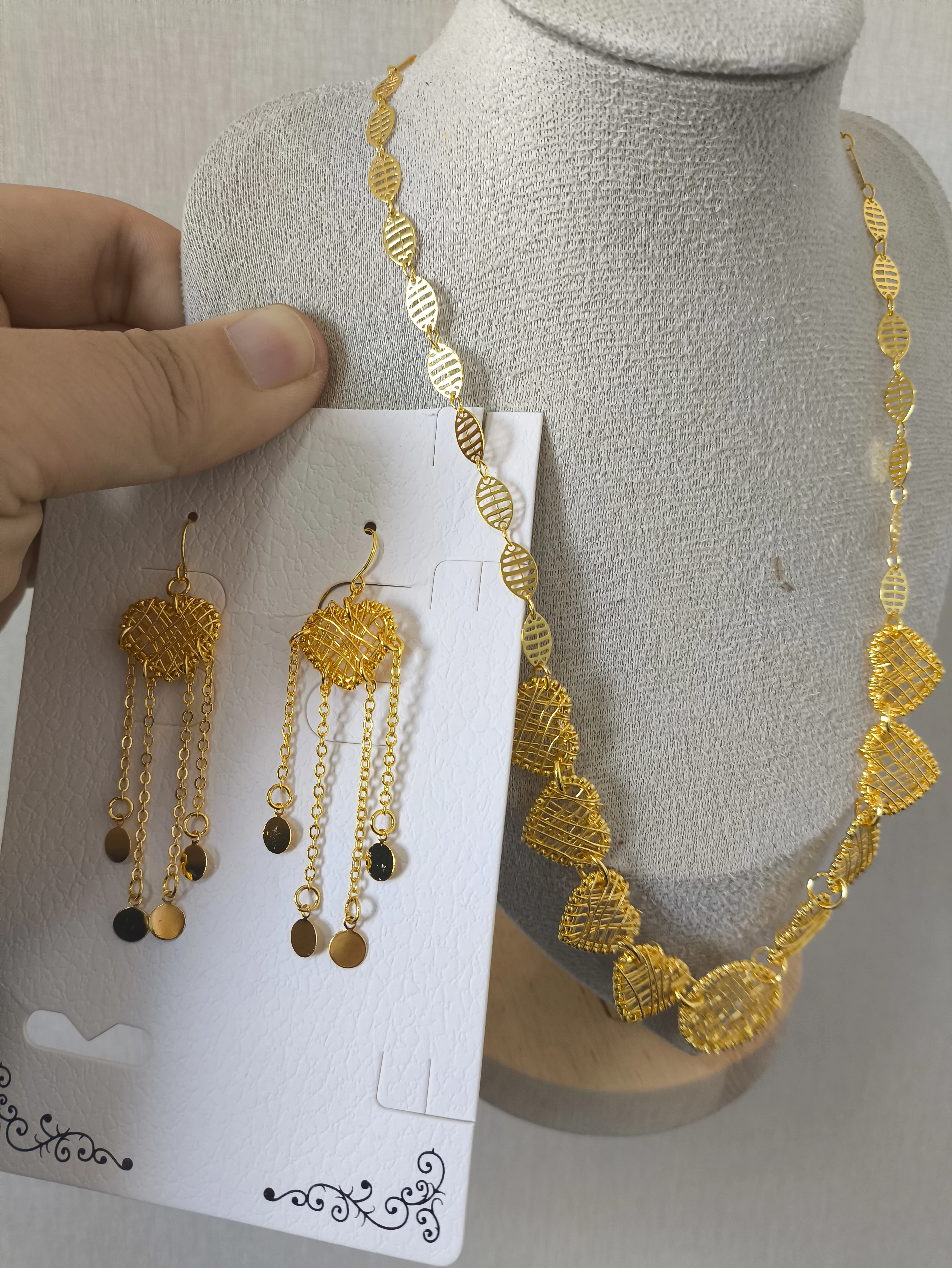 أزياء أفريقيا دبي فرنسا 24K مطلية بالذهب قلادة وأقراط طقم مجوهرات لحفلات الزفاف والحب DD10853