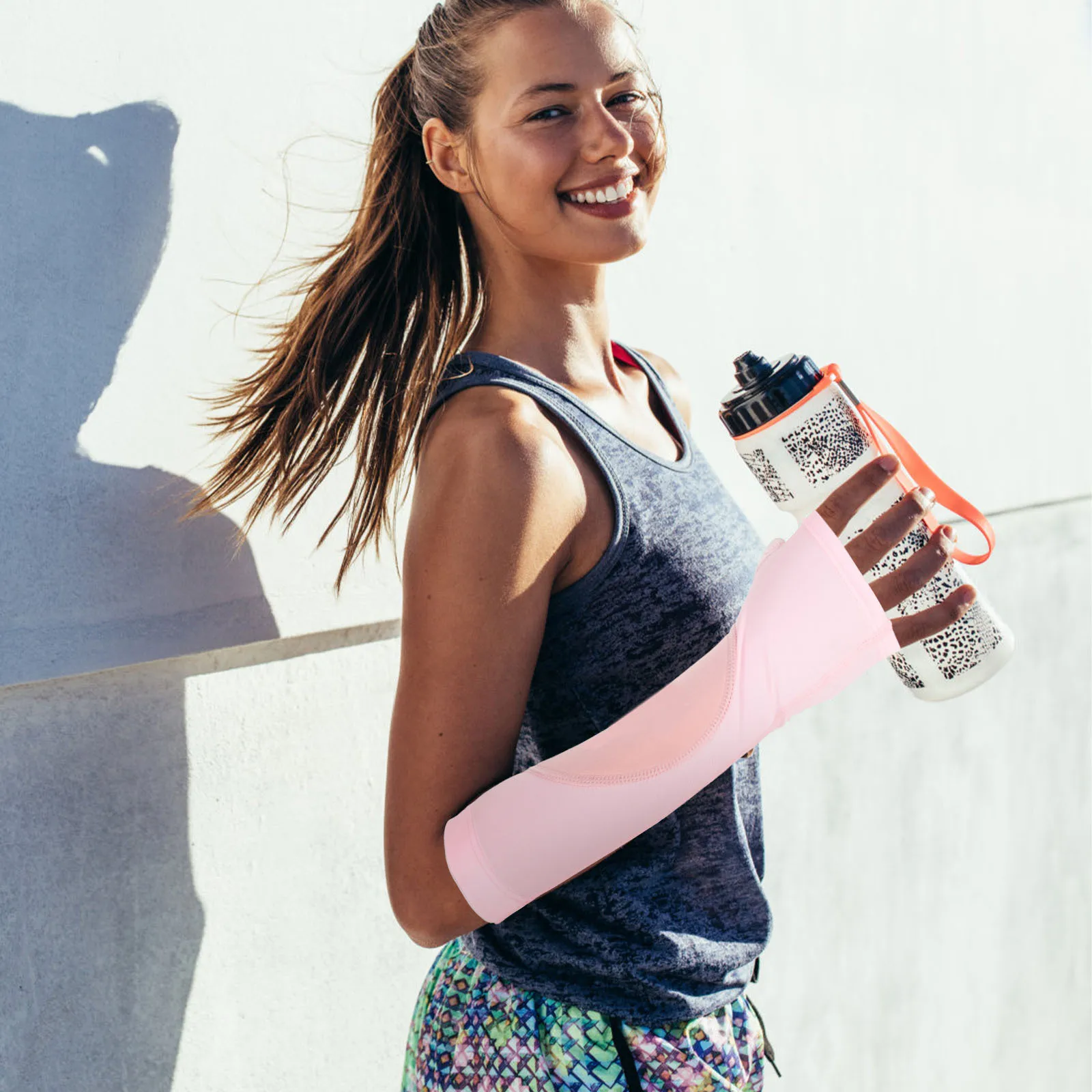 

1 пара легких дышащих браслетов на запястье, спортивная защита для рук, эластичная, удобная посадка для спортивных выступлений и повседневного ношения