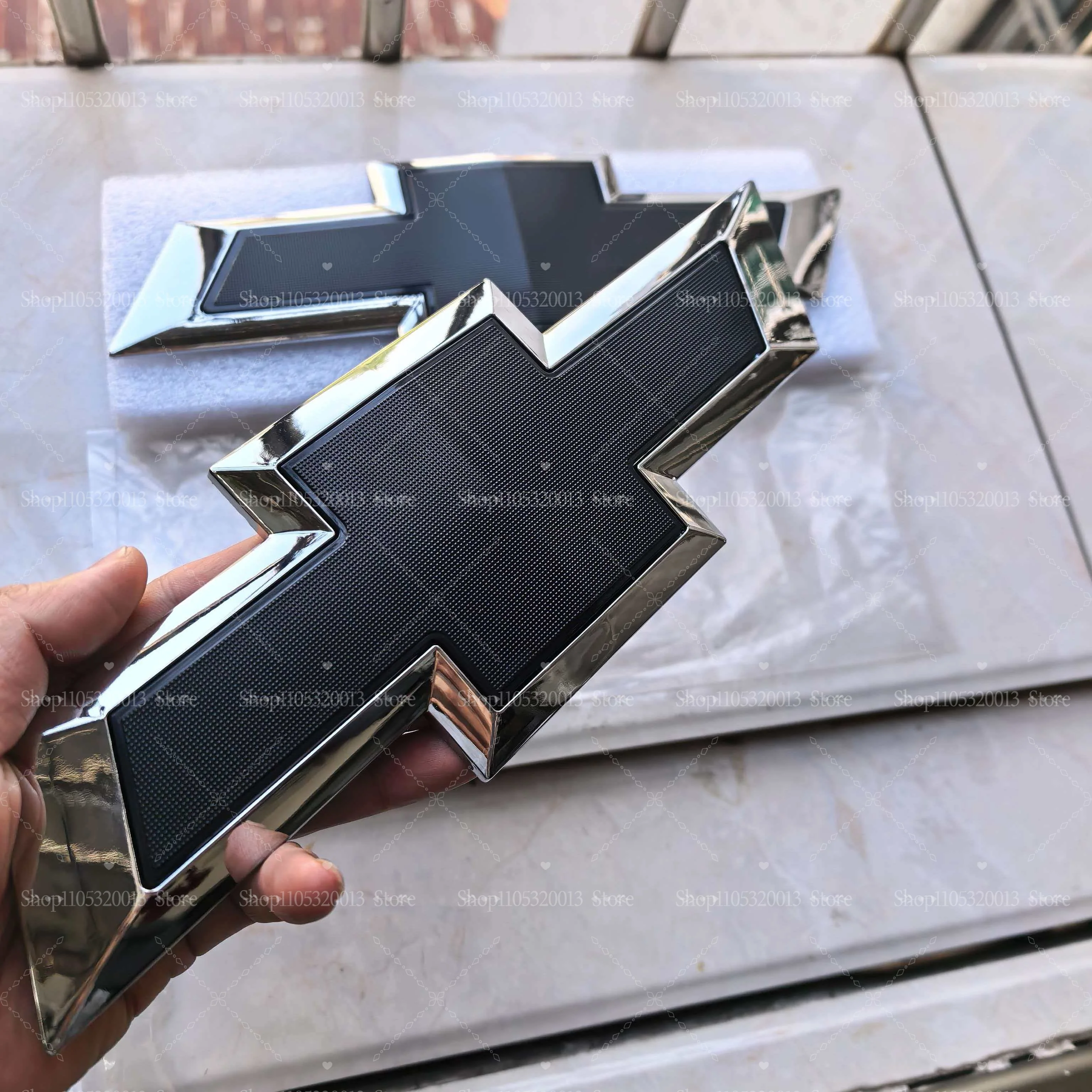 2 piezas para Chevrolet Silverado 1500 2019-2021, emblema de la parrilla delantera tipo bowtie y pegatinas de emblema trasero