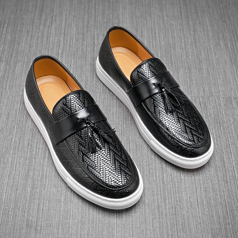 

Brand Mens Classic Thick Soled Non Slip Casual Leather Shoes Fashionable Men Comfortable Round Head Tassel Toe Shoes Bean Shoes