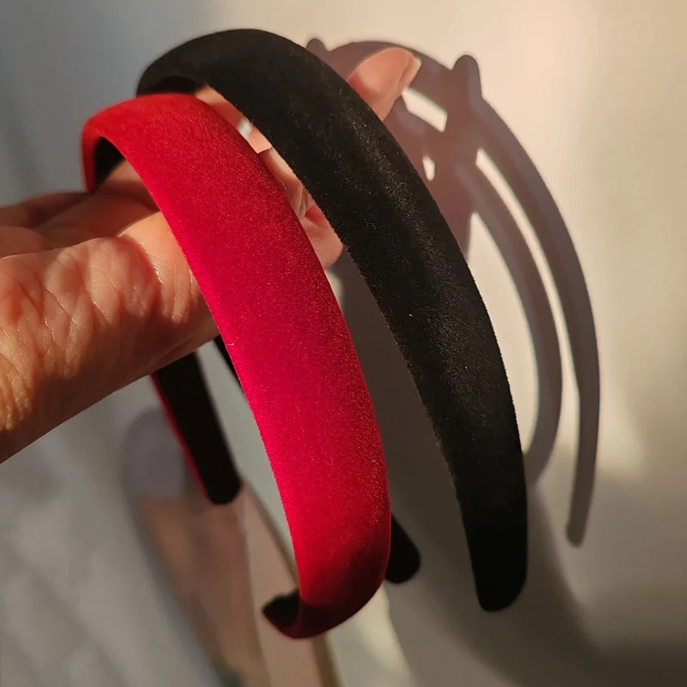 عصابة رأس مخملية باللون الأحمر والأسود بتصميم بسيط، ربطة شعر أنيقة لإكسسوارات الشعر في العطلات، ربطة شعر للنساء والفتيات