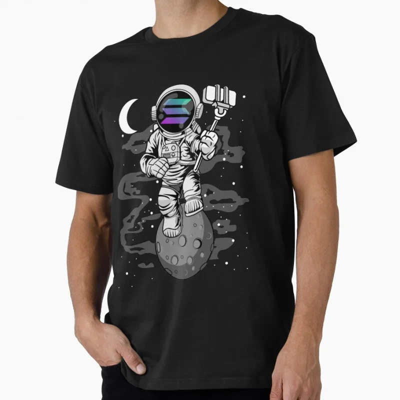 

Astronaut Selfie Solana Coin SOL To The Moon Crypto Token Blockchain Cryptocurrency Wallet Gift T shirt Large size Tops S-6XL
