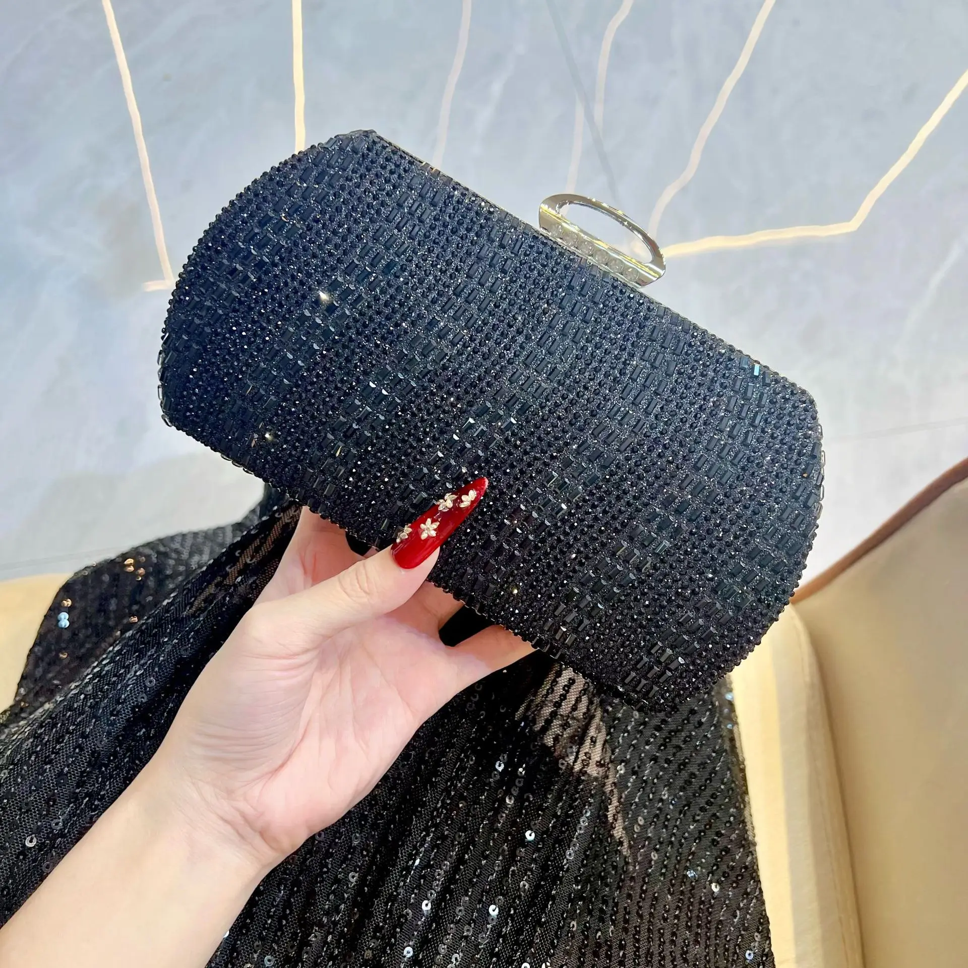 

New Luxury Glitter Sequin Rhinestones Evening Clutch Bags For Women Elegant High-End Wedding Clutch Purses Waive Pattern Wallets