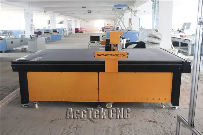 CNC Oscillating Vibration Knife เครื่องตัดอัตโนมัติ Creasing เครื่องตัดกล่องกระดาษแข็งดิจิตอลขนาดเล็กกล่องตัวอย่างเครื่องทํา