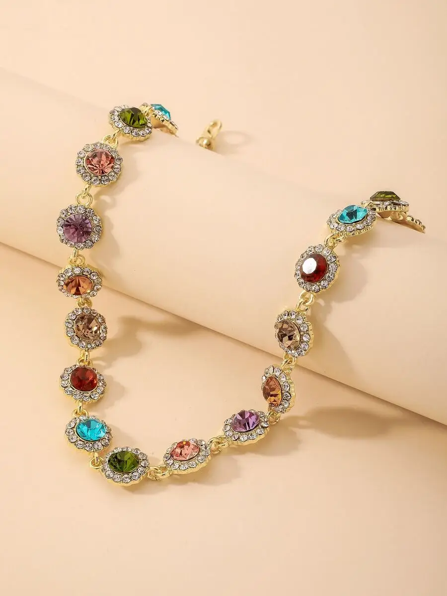 Rhinestone Adorned Choker Necklace with Sparkling Stone Detail