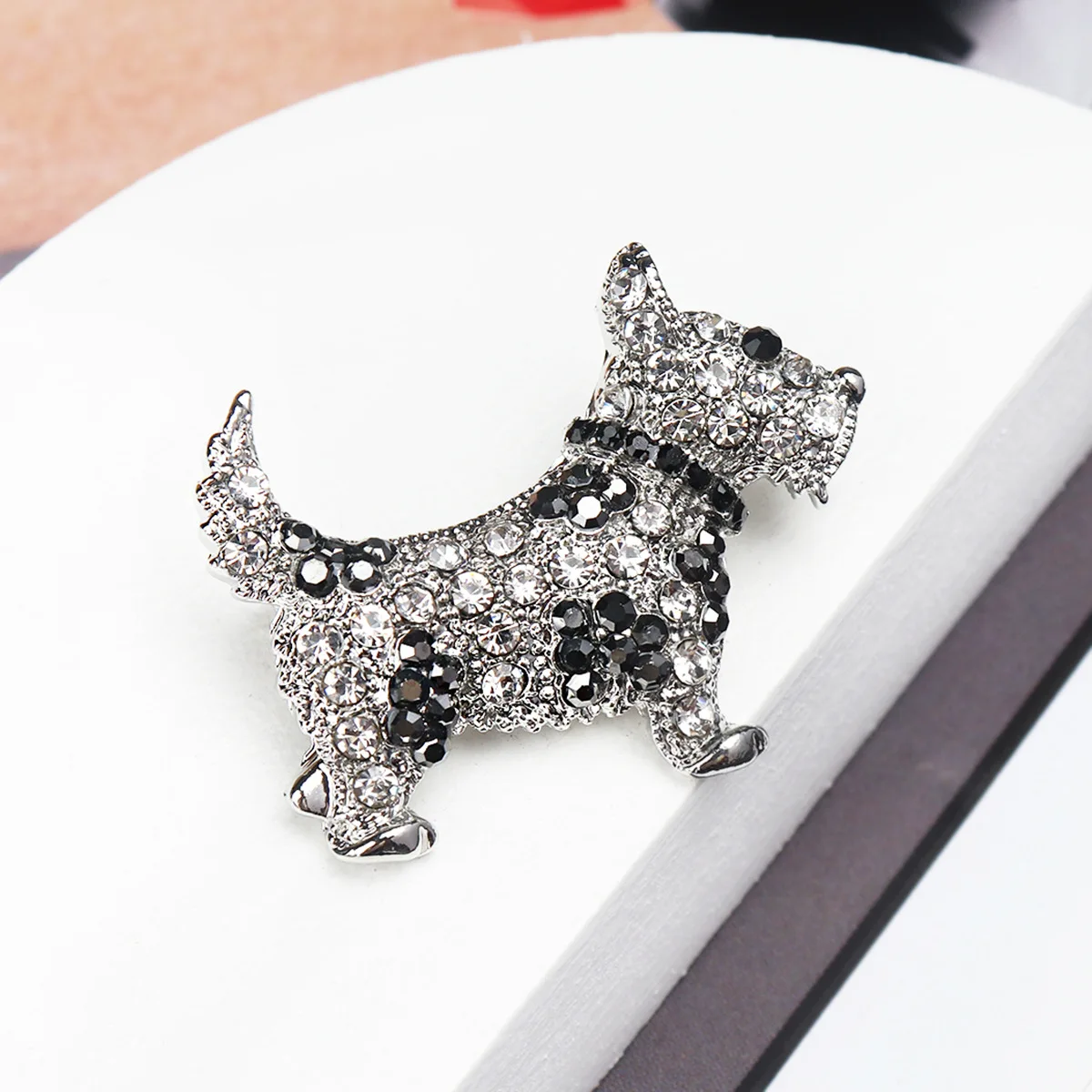 Fashion Women Men Crystal Dog Brooches Pins Trendy Rhinestone Vintage Animal Badges Accessories Clothes Coat Brooch Pin Gift