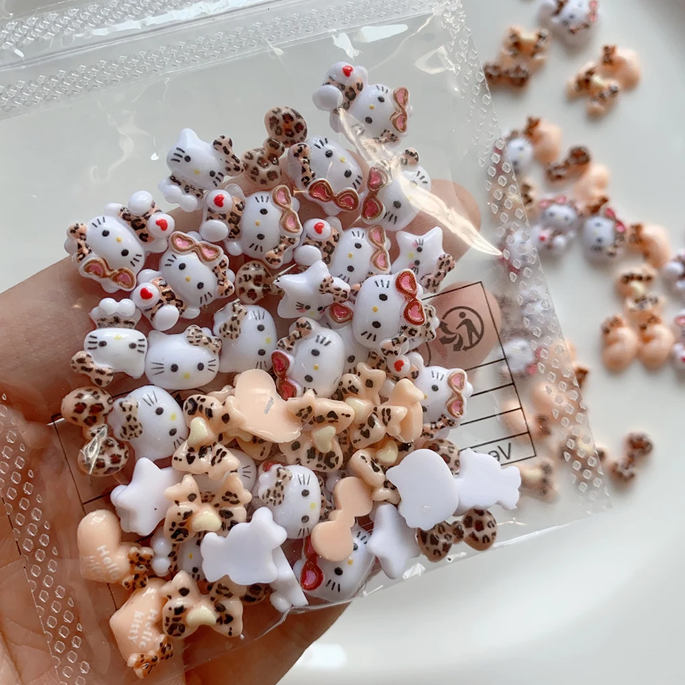 20 個 3D 混合 Sanrioed ヒョウハローキティネイルチャーム Y2K ヒョウ柄リボンキティネイルアート 8-10 ミリメートルかわいいキティネイルパーツ