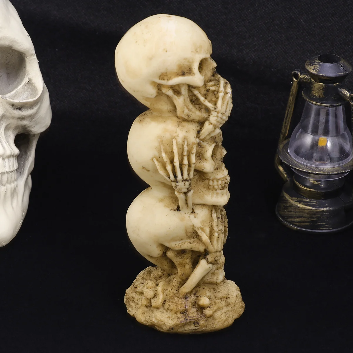 Hear-no See-no Speak-no Evil Skull Statue Sculpture Figure Stacked Skulls for Halloween Decoration Skull Collection