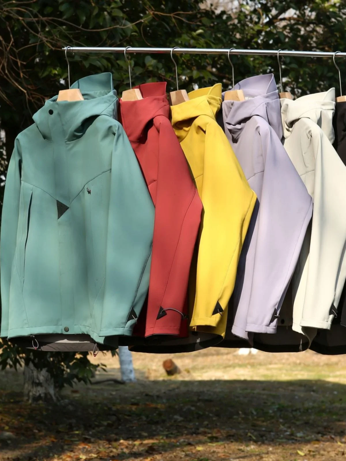 

High-End Italian Sle 2025 Spring Men's Outdoor Hooded Jaet Soft ell Windproof Waterproof Faionable Couples Coat