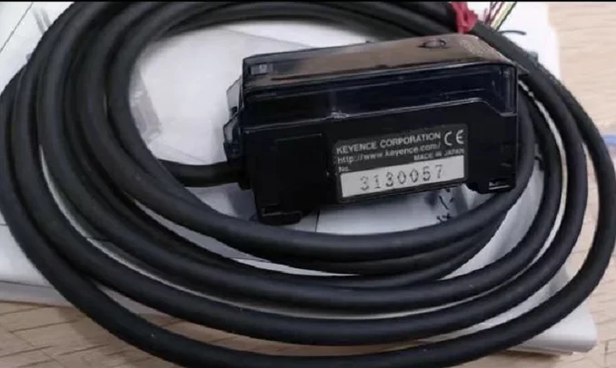 CZ-V1 Original And Genuine CZ-V1 Keyence Color Standard Amplifier, Sensor, Complete Accessories