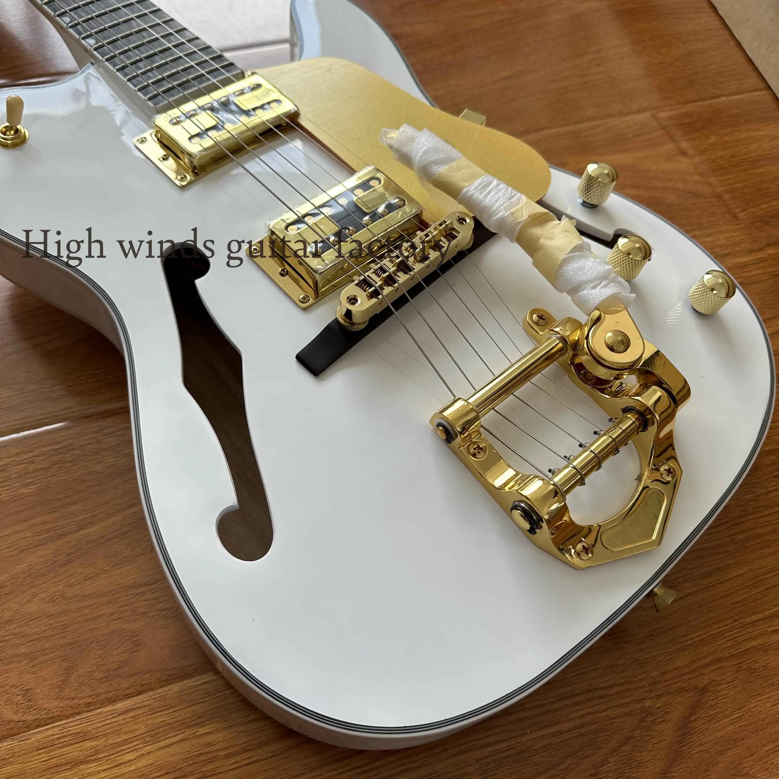 Electric guitar custom 6 strings white, half hollow, gold accessories high-quality free on-site delivery