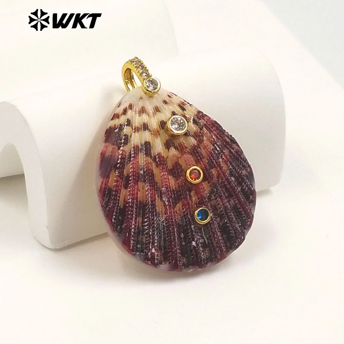 WT-JP527 Natural Scallop Shell Cubic Zircon Handmake Pendant With 18K Real Gold Plated For Women Daily Decoration