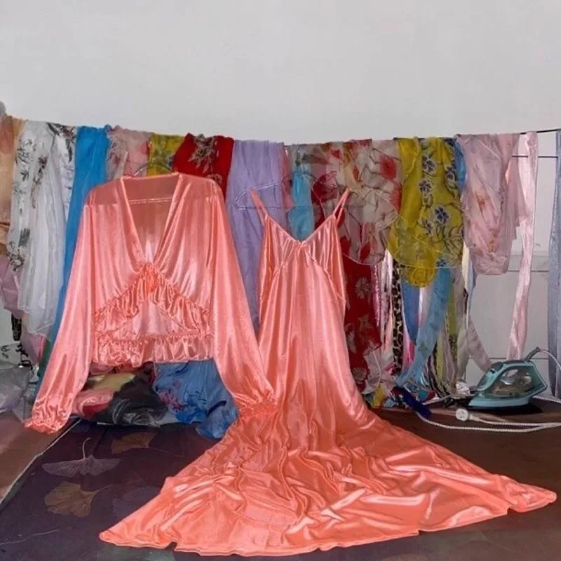 

Комплект из 2 предметов Глянцевое ночное платье из ледяного шелка с рюшами Атласное платье макси Мужчины Женщины Розовый с длинным рукавом Свободный шелковистый сенсорный халат для сна Белый