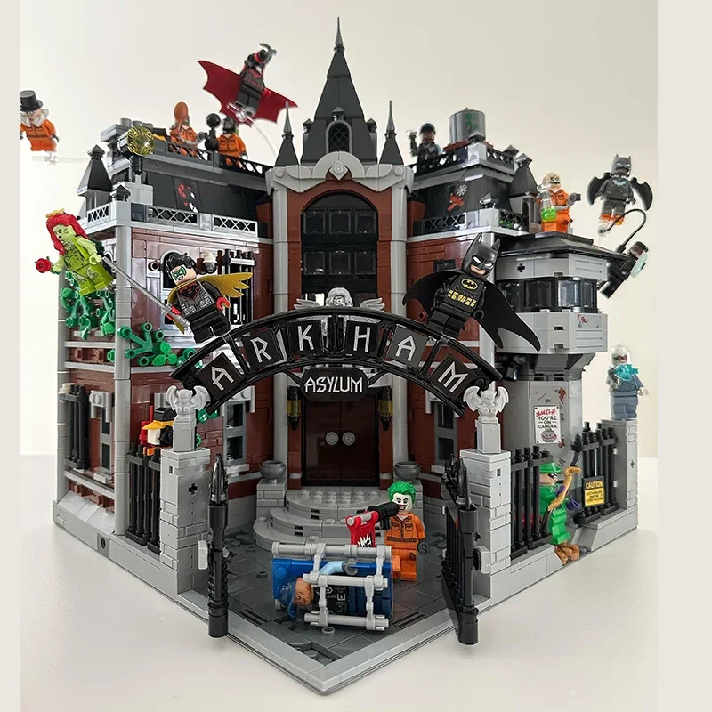 2025 NIEUW 76300 Arkham Asylum bouwmodel, geschikt als verjaardagscadeau, verzamelartikel of decoratief stuk voor volwassenen.