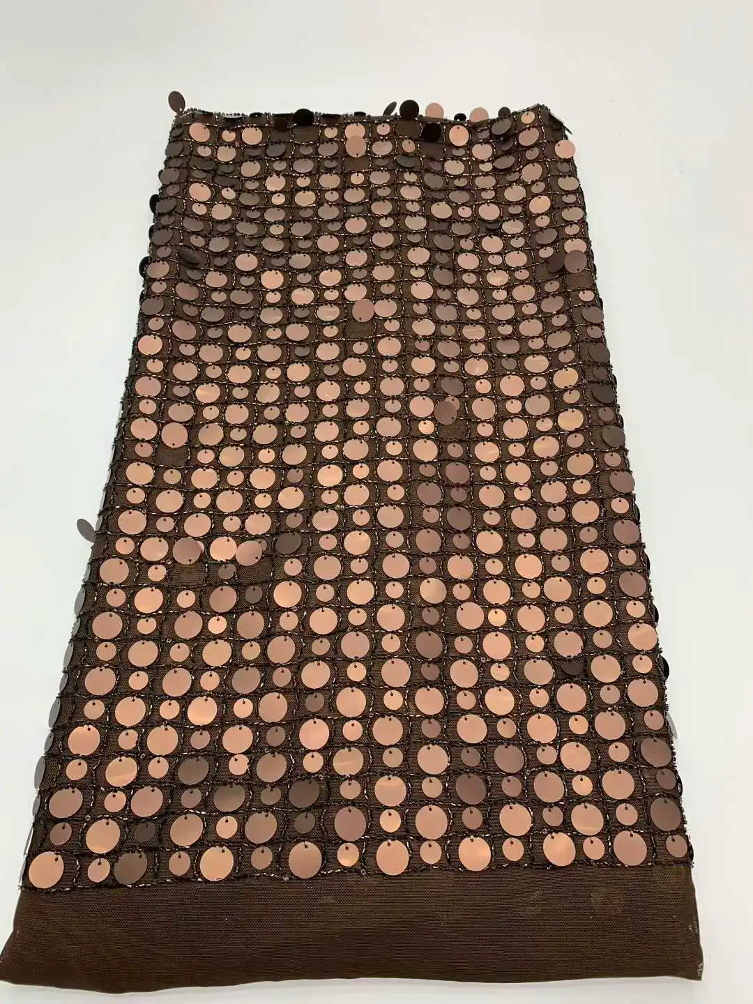 

Новая коллекция 2026: Горячая распродажа! Тюлевая кружевная ткань с бисером и пайетками. Новая африканская, нигерийская, французская ткань для элитных свадебных платьев и вечерних нарядов.