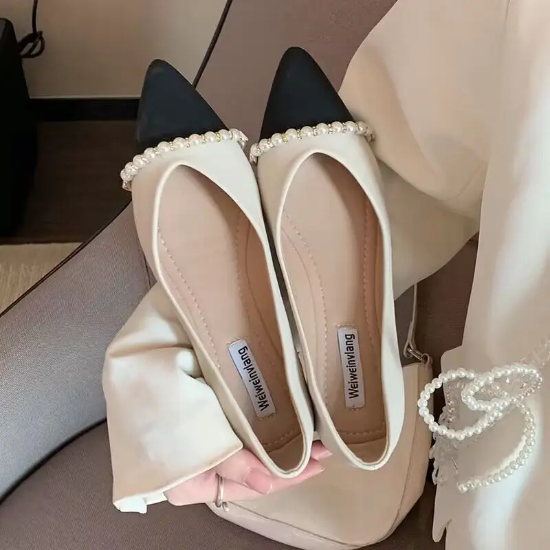 

Новые женские туфли-балетки 2026 года с острым носком, низким вырезом, цветными блоками и декором из бусин, удобные, на мягкой подошве, для работы и повседневной носки