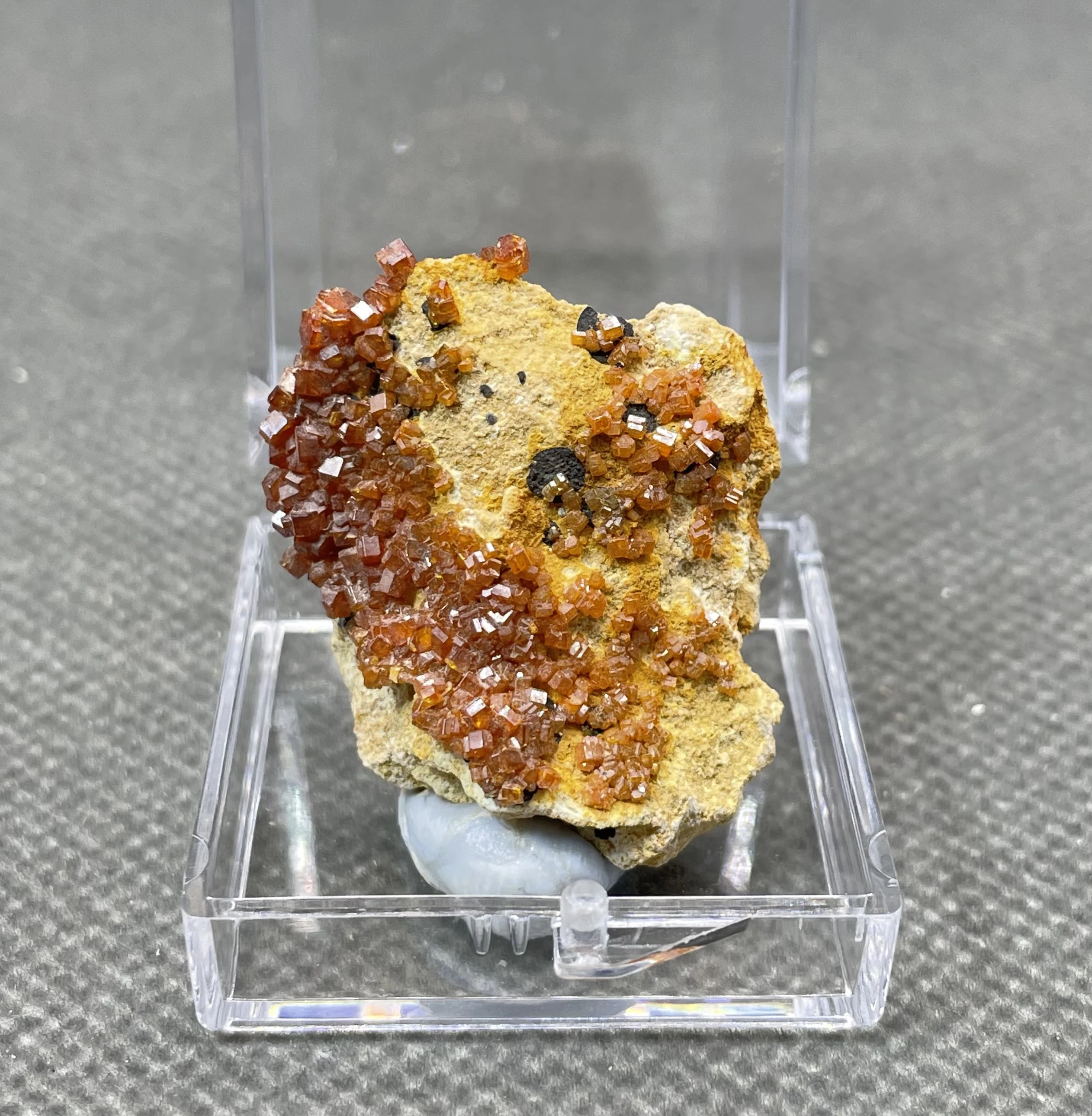 Natural Vanadinite mineral specimen + box size 3.4 cm + healing quartz crystals and stones rock gemstone