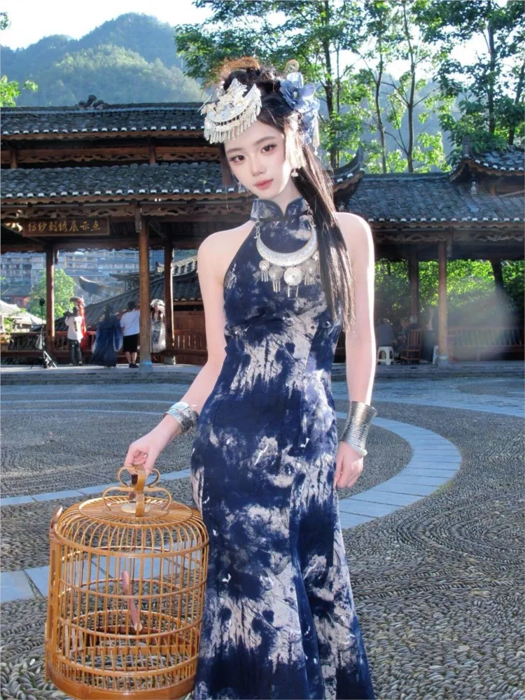 

New batik dress cool women's wear ethnic style fashion show and performance costume travel photography for women