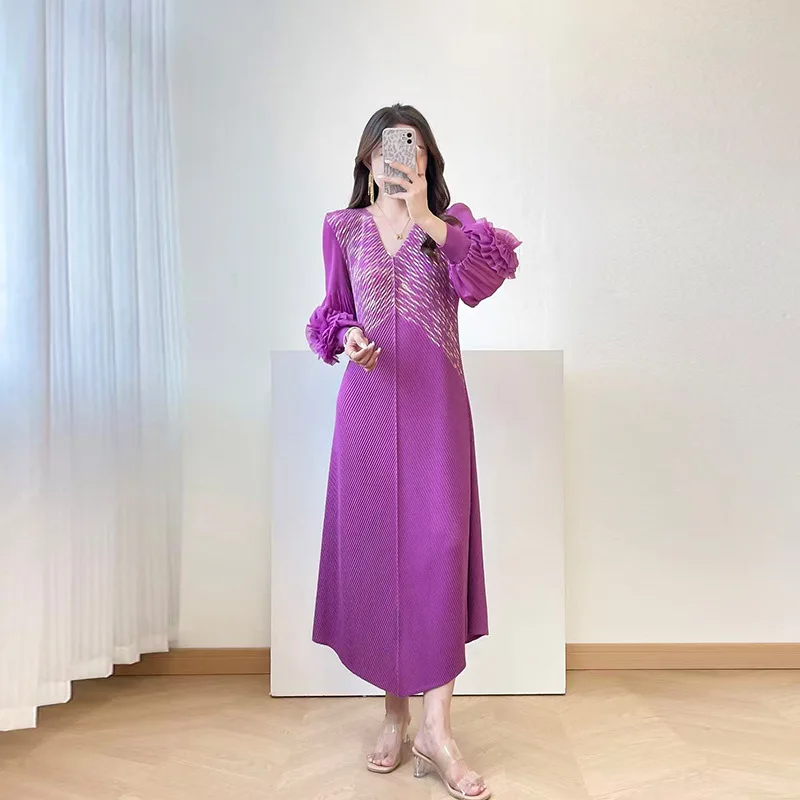 مياكي مطوي 2025 الخريف والشتاء جديد الراقية الساخن ختم مزاجه أنيقة التخسيس البتلة الأكمام المرأة مطوي فستان