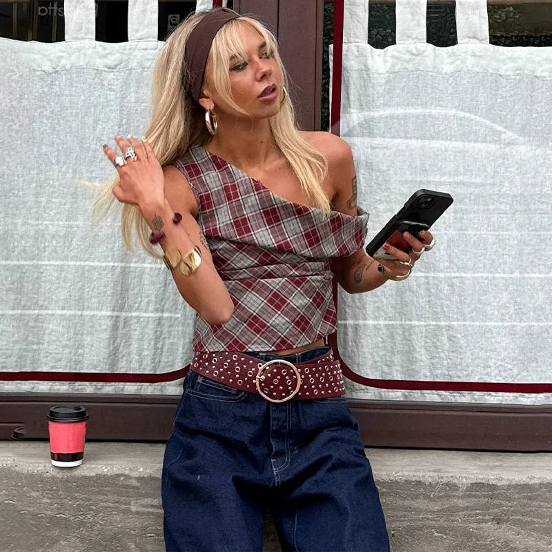 سترة كلاسيكية منقوشة على طراز الكلية الأمريكية باللونين الأحمر والأزرق، تصميم أنيق وخصر قابل للطي، وخصر نحيف