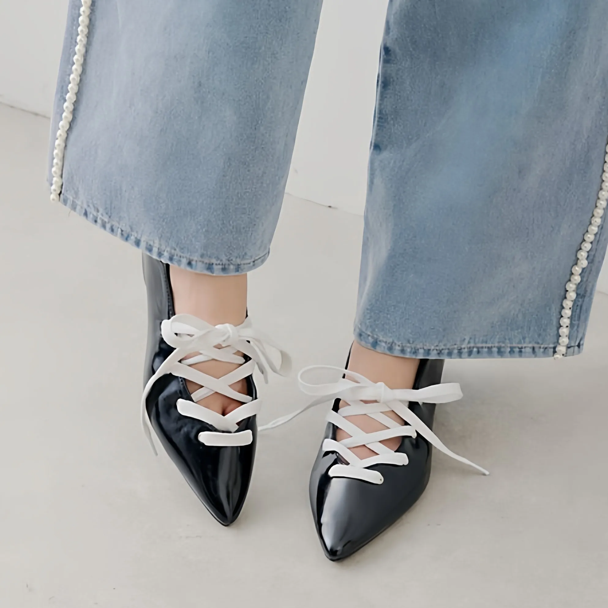 

Весенние женские туфли 26 Spring в японском стиле, модные, из тонкой мягкой кожи, с французским заостренным носком, с двумя ремешками, можно носить с открытой пяткой, нишевая модель.