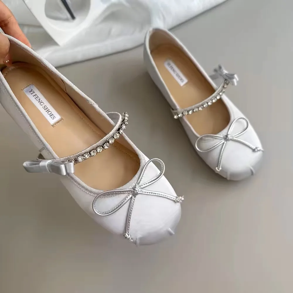 

Женские атласные туфли на скрытом каблуке 5 см с круглым носком и одним ремешком со стразами, большой бант, мягкая подкладка, повседневная обувь для вечеринок, светло-серый