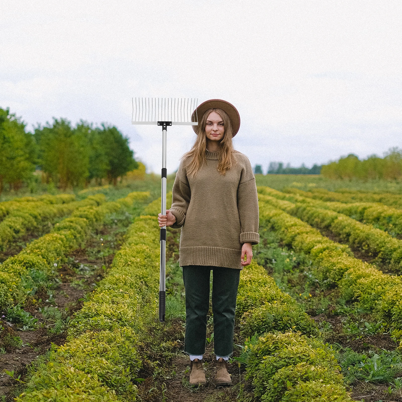 

Heavy Duty Metal Garden Rake Adjustable Telescopic Handle For Leaf Collection Soil Leveling Lawn Scarifying Yard Tool