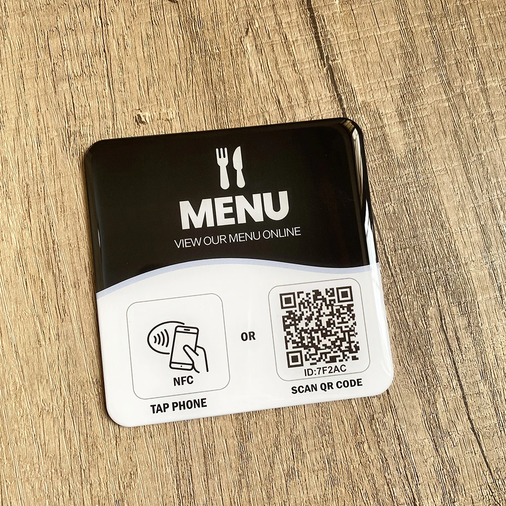 3.93 Inci X 3.93 Inci Epoksi Tahan Air Kode QR Menu NFC Stiker Pelat Kuadrat Tautan Ke Menu Digital Anda Tanda Meja NFC