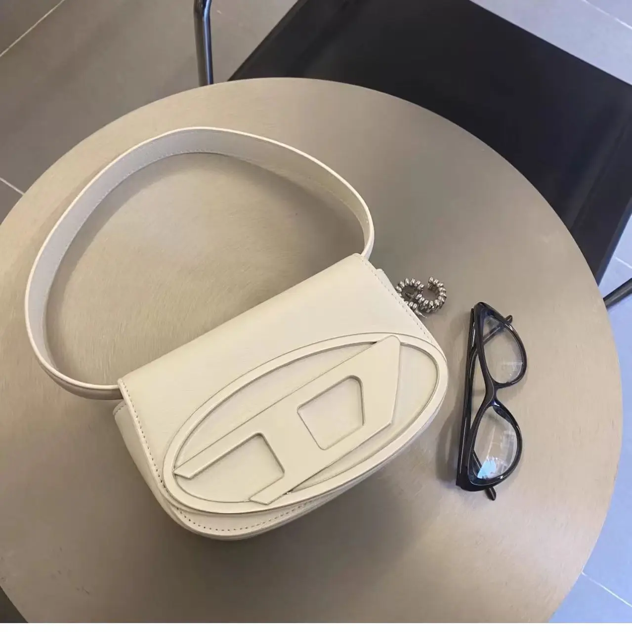 

New 2026D messenger bag, silver girl underarm small square bag, women's PU leather handheld single shoulder trendy women's bag