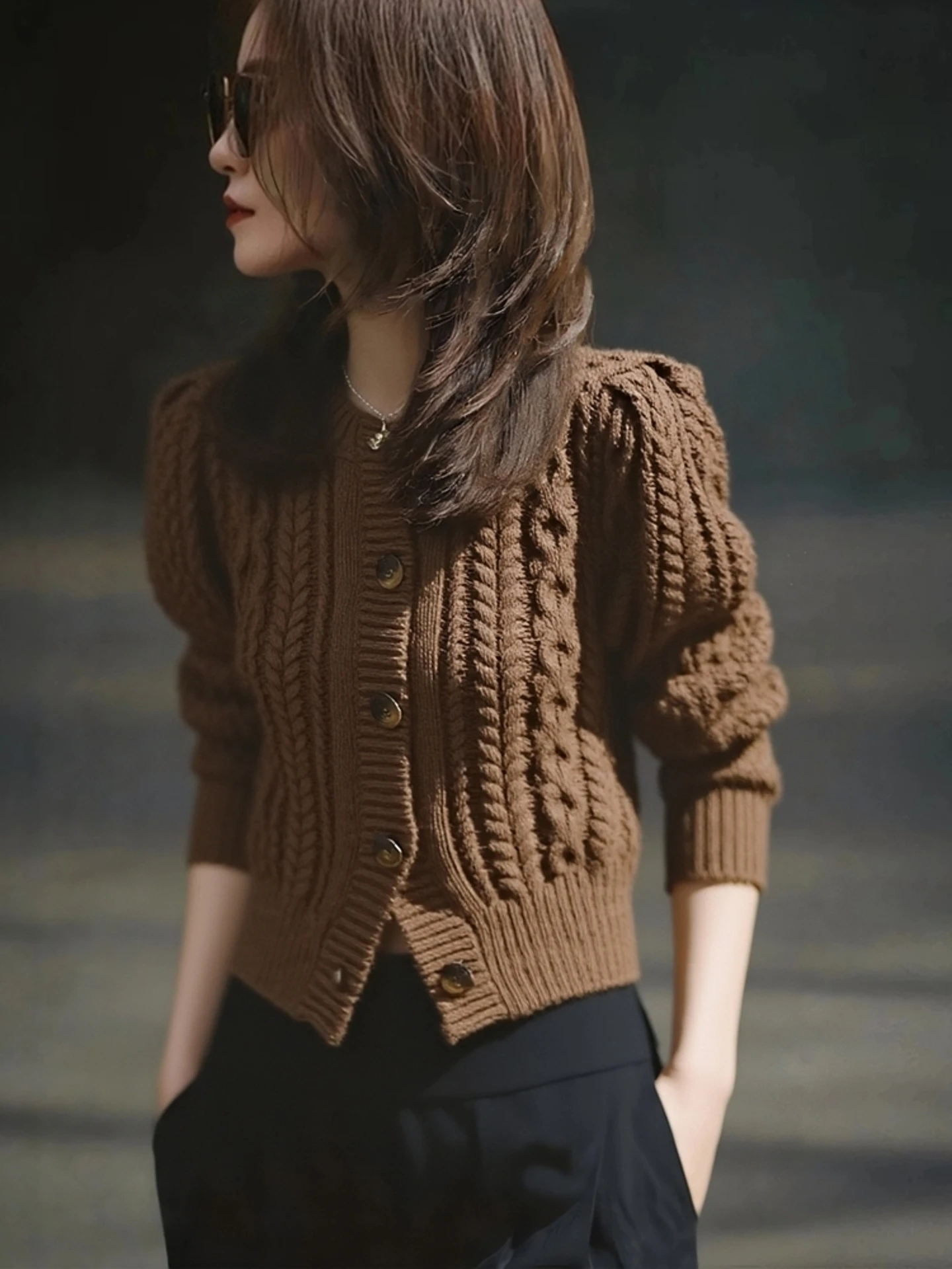 Cardigan slim fit lavorato a maglia da donna nuovo autunno 2025 con motivo in lino leggero Maturi Sle maglione lungo con bottoni Sve